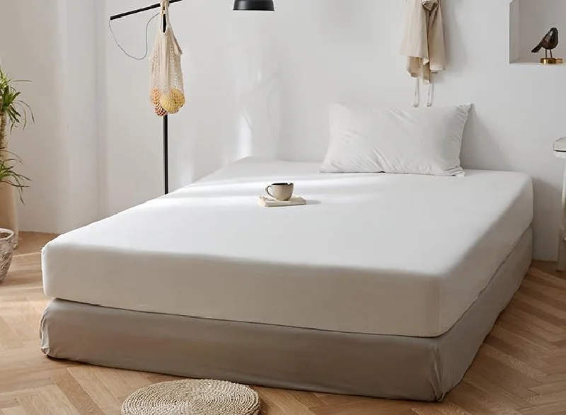 Non-slip bed protector-Solid Bed Sheet / White