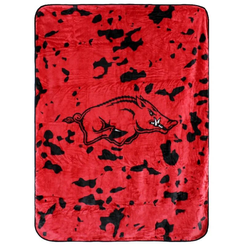 Cozy fleece comforter-Arkansas Razorbacks Throw Blanket / Bedspread 63" x 86"