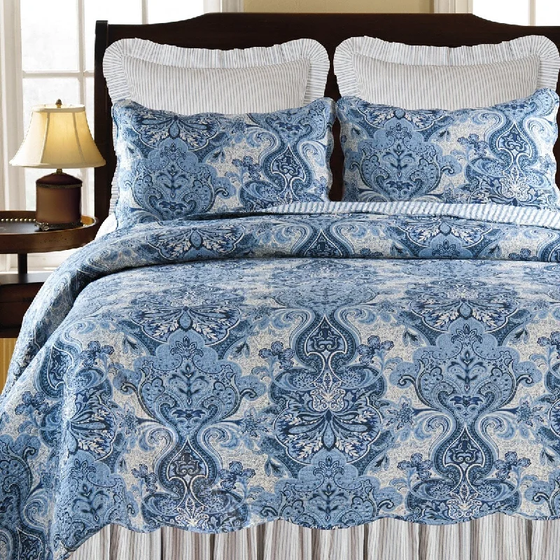 Plush sherpa bed blanket-Navy Damask King Quilt - Blue/White