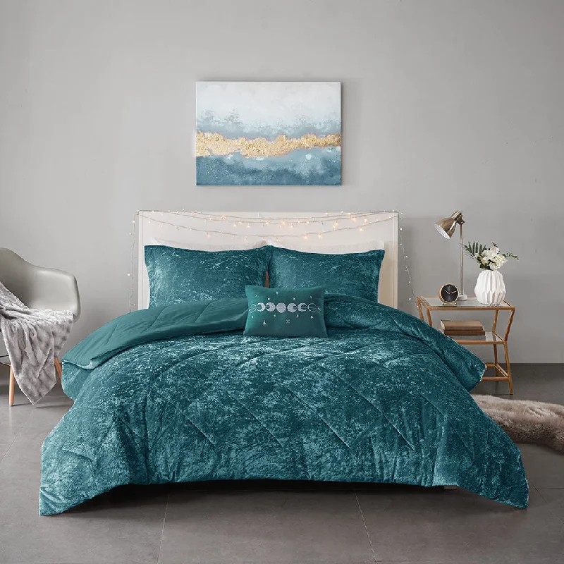 Cozy knit bed throw-Streamdale Felicia Velvet Comforter Set